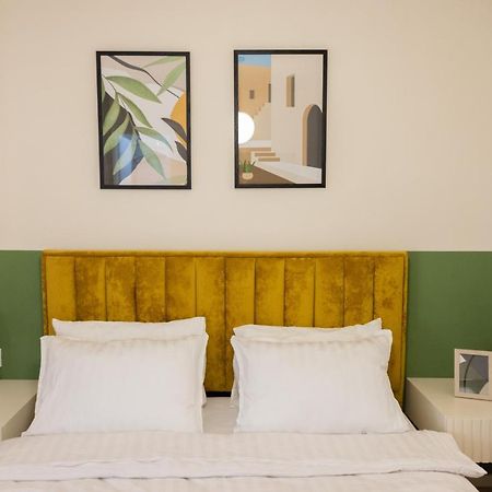 Three Doors Apartments, Papaya 1-Bedroom Apartment Tirana Kültér fotó