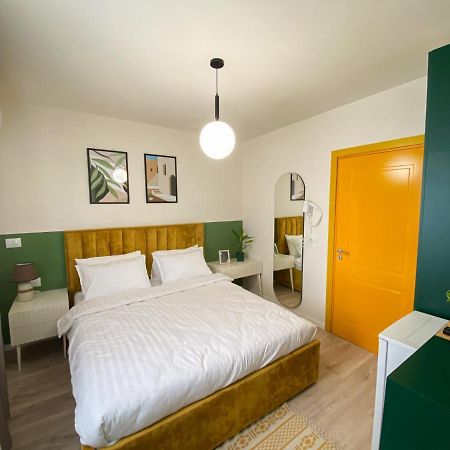 Three Doors Apartments, Papaya 1-Bedroom Apartment Tirana Kültér fotó