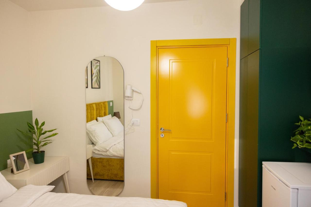 Three Doors Apartments, Papaya 1-Bedroom Apartment Tirana Kültér fotó