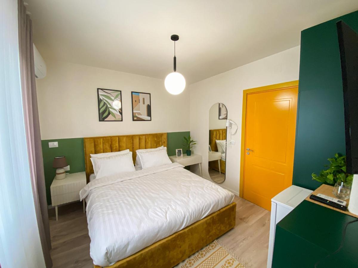 Three Doors Apartments, Papaya 1-Bedroom Apartment Tirana Kültér fotó