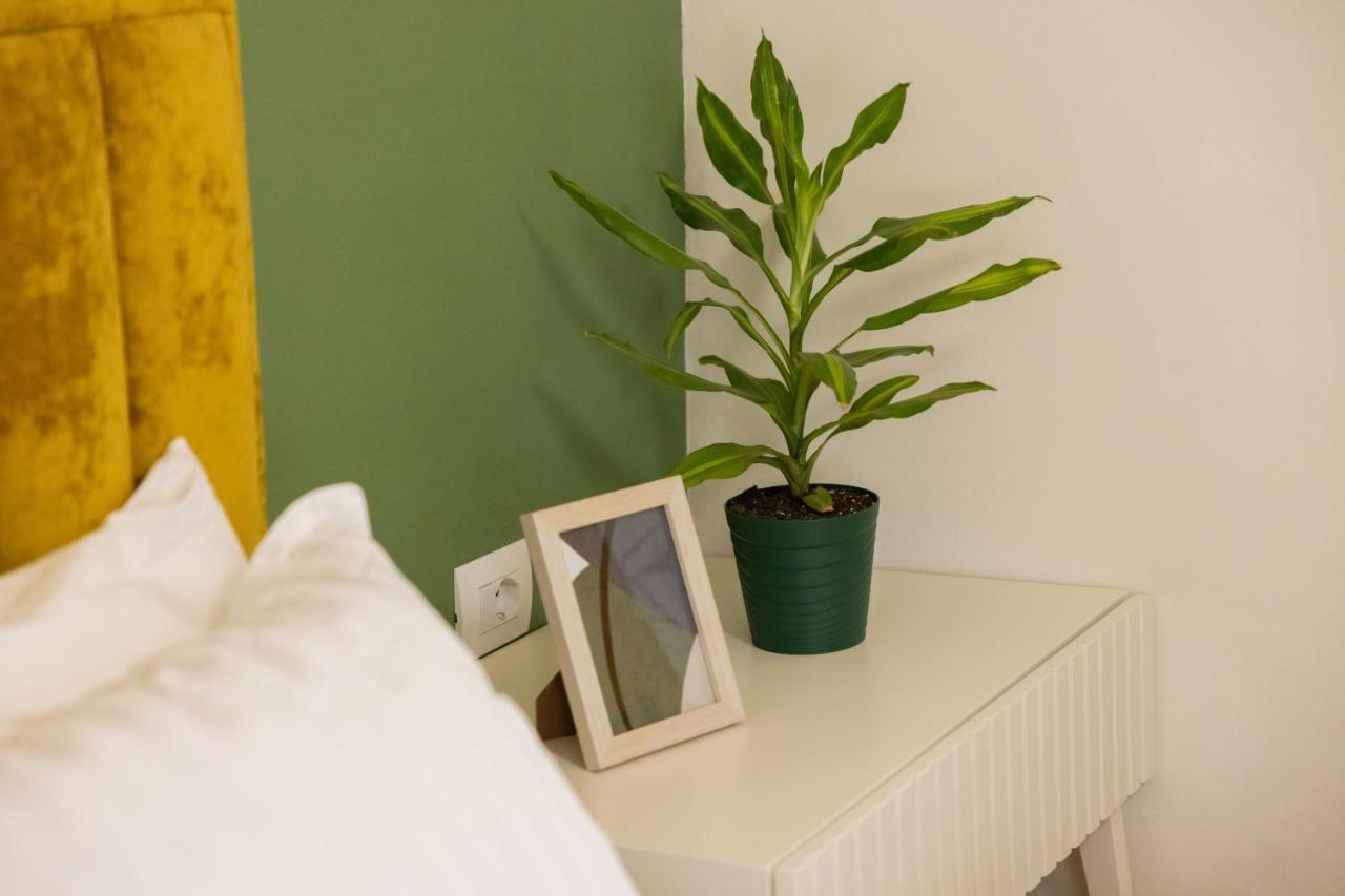Three Doors Apartments, Papaya 1-Bedroom Apartment Tirana Kültér fotó