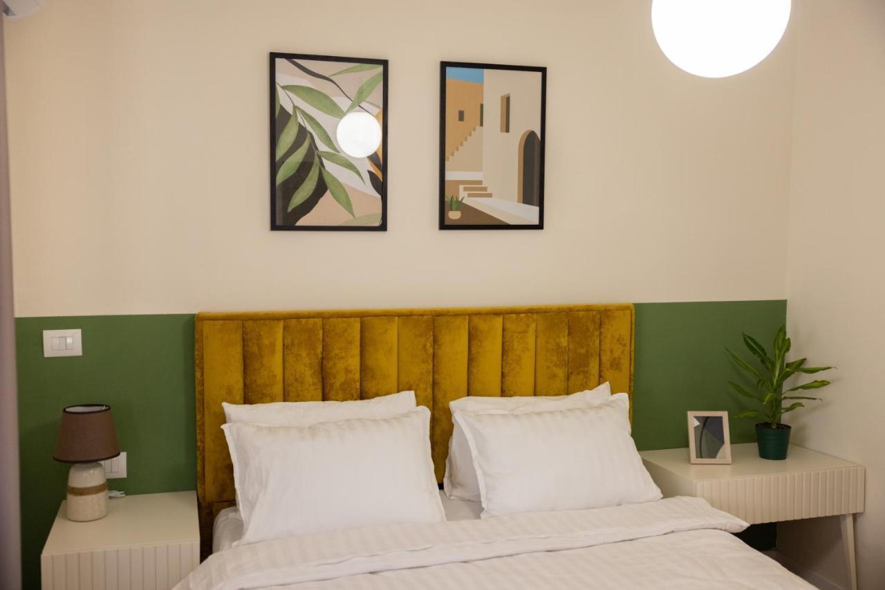 Three Doors Apartments, Papaya 1-Bedroom Apartment Tirana Kültér fotó